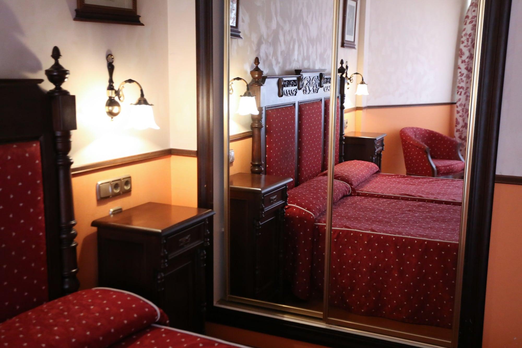 Hotel El Cisne Zaragoza Luaran gambar