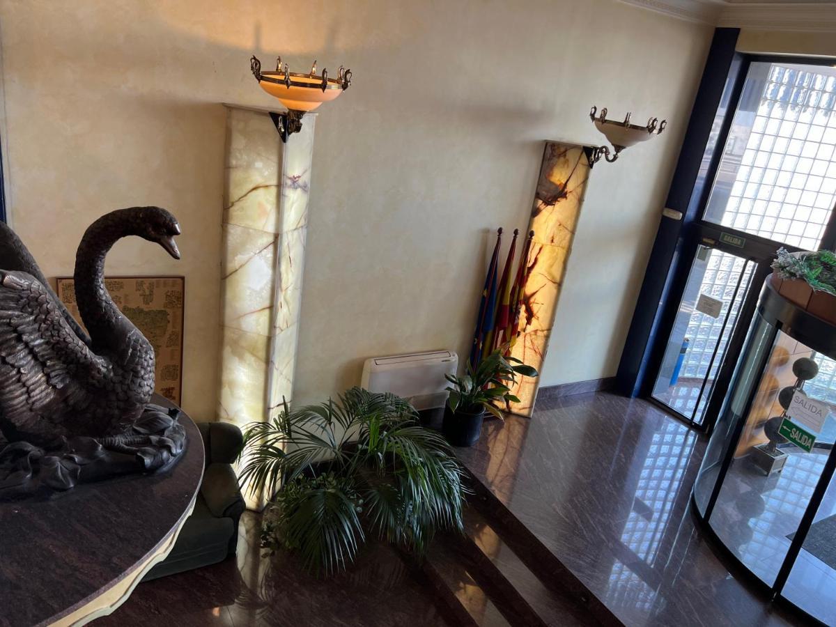 Hotel El Cisne Zaragoza Luaran gambar