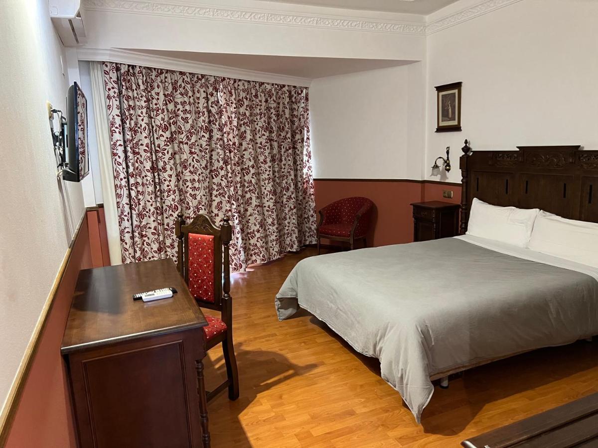 Hotel El Cisne Zaragoza Luaran gambar