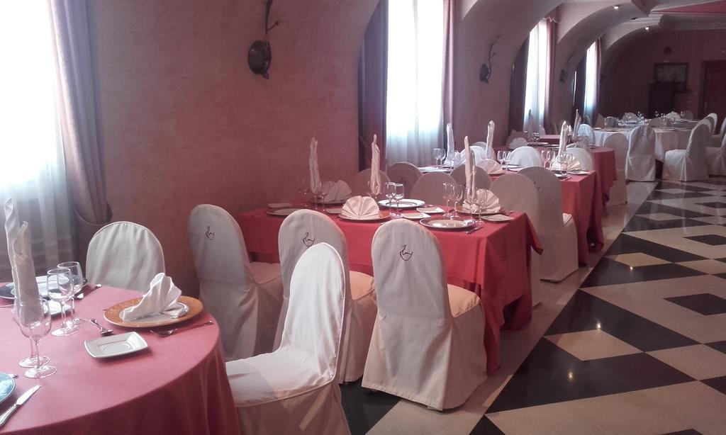 Hotel El Cisne Zaragoza Luaran gambar