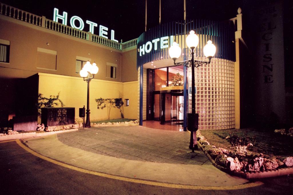 Hotel El Cisne Zaragoza Luaran gambar