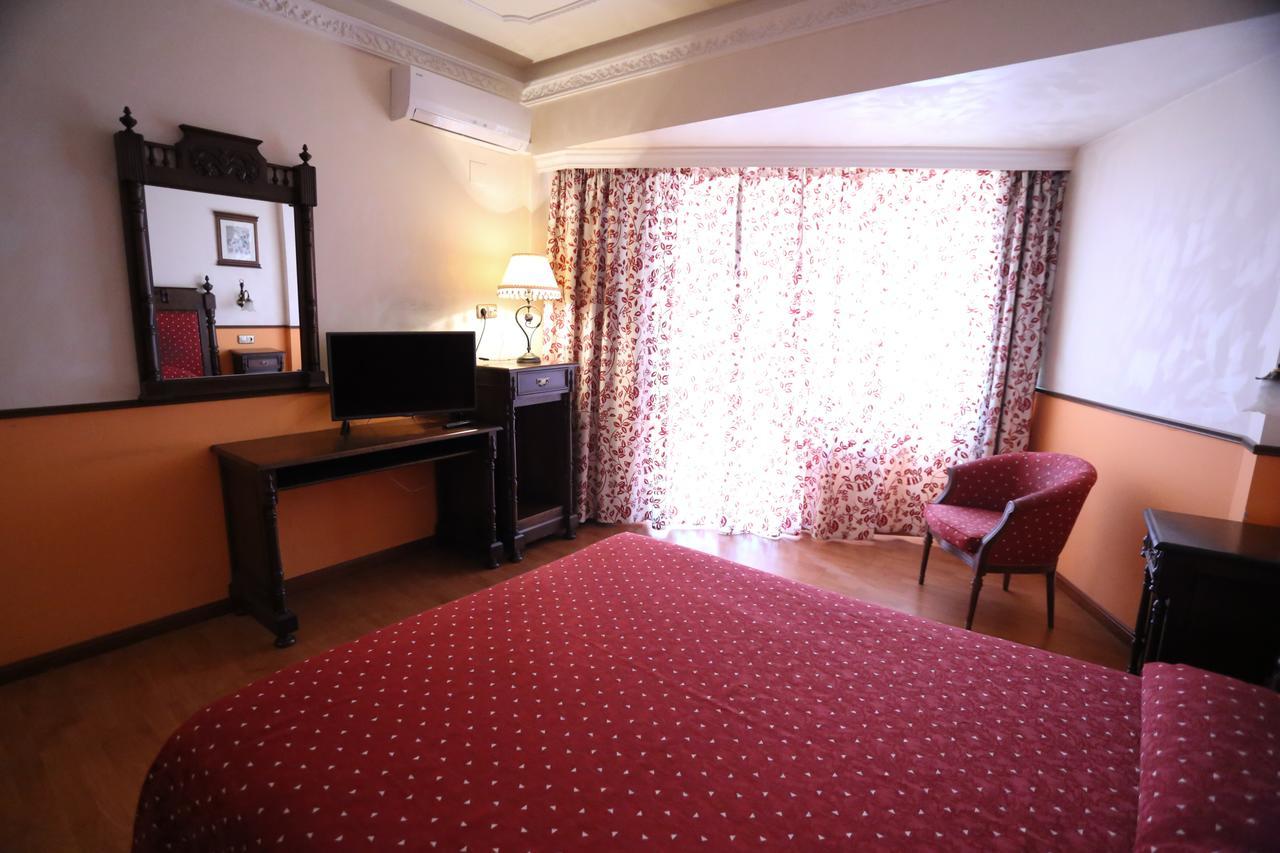 Hotel El Cisne Zaragoza Luaran gambar