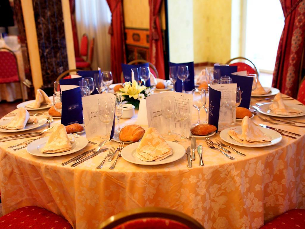 Hotel El Cisne Zaragoza Luaran gambar